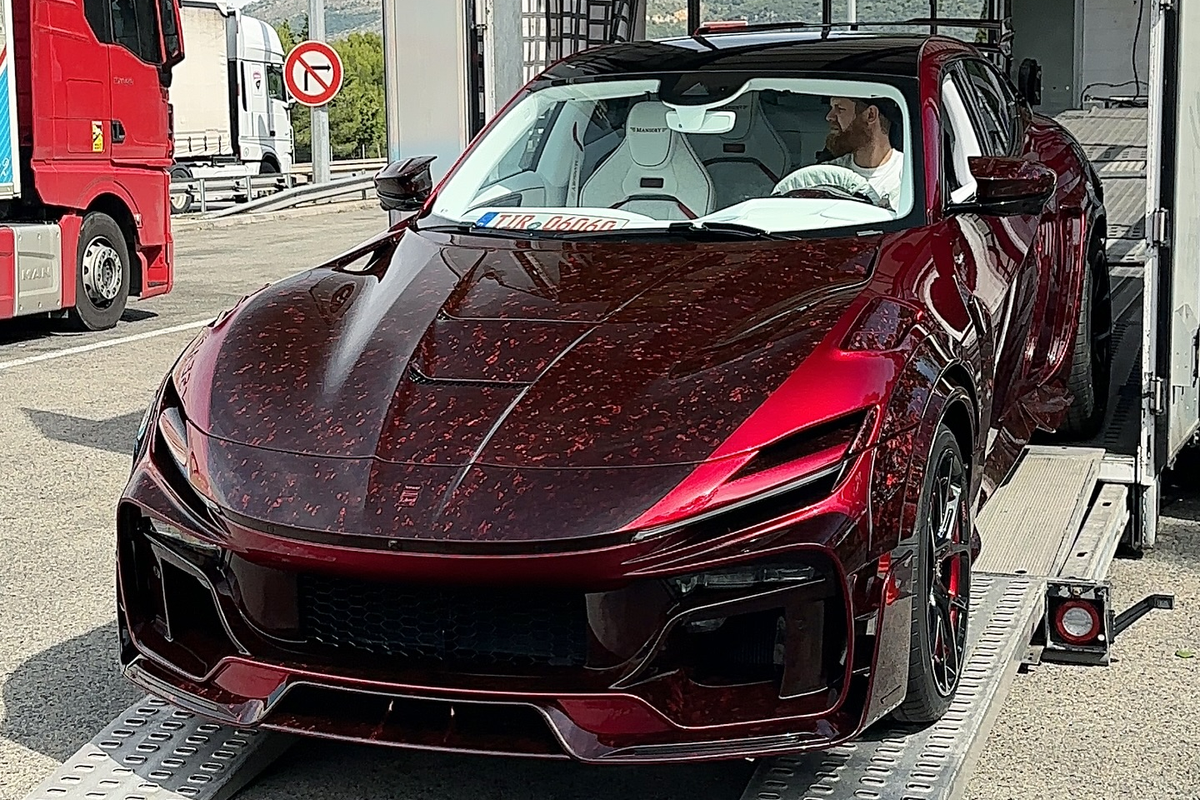 Pugnator - bản độ Ferrari Purosangue hầm hố của Mansory