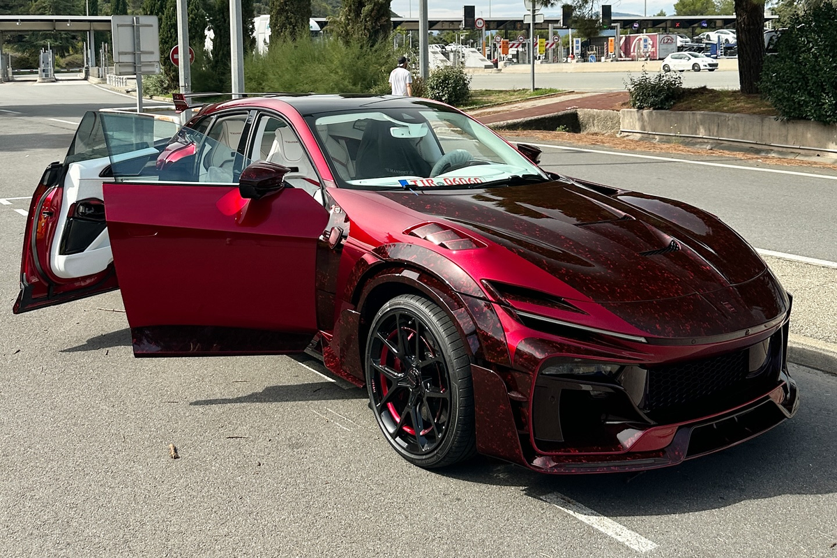 Pugnator - bản độ Ferrari Purosangue hầm hố của Mansory