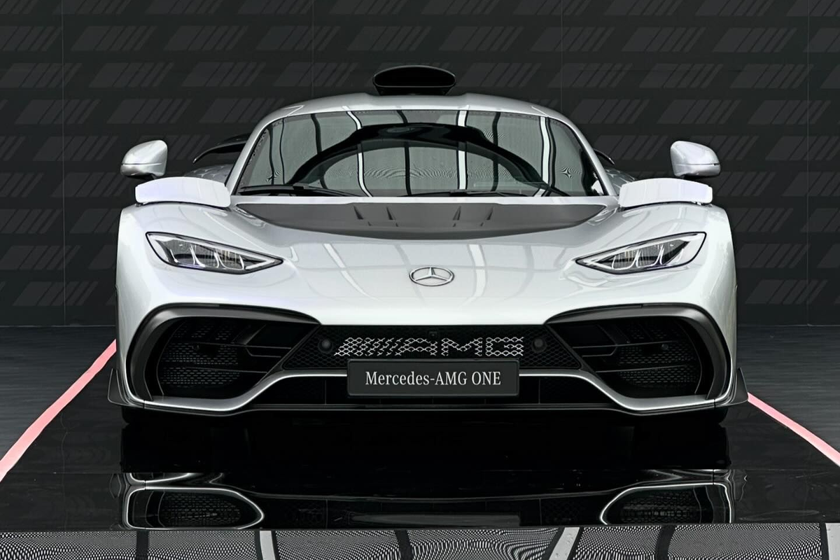 Hypercar Mercedes-AMG One được bàn giao tại Singapore