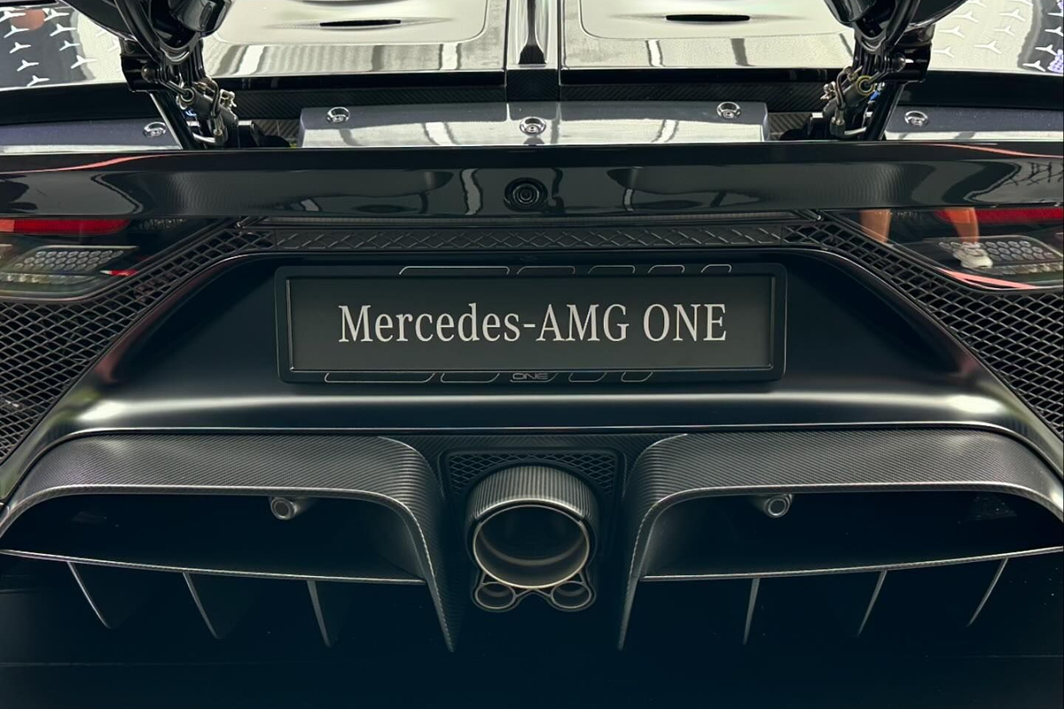 Hypercar Mercedes-AMG One được bàn giao tại Singapore