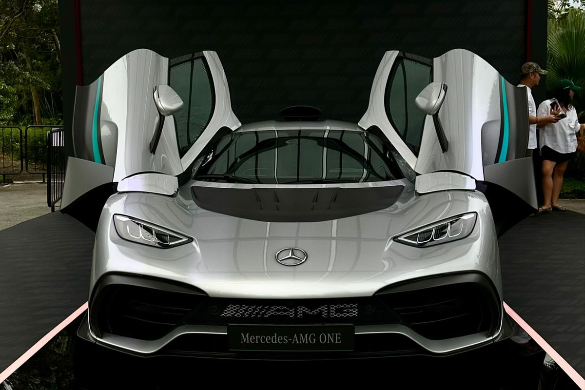 Hypercar Mercedes-AMG One được bàn giao tại Singapore