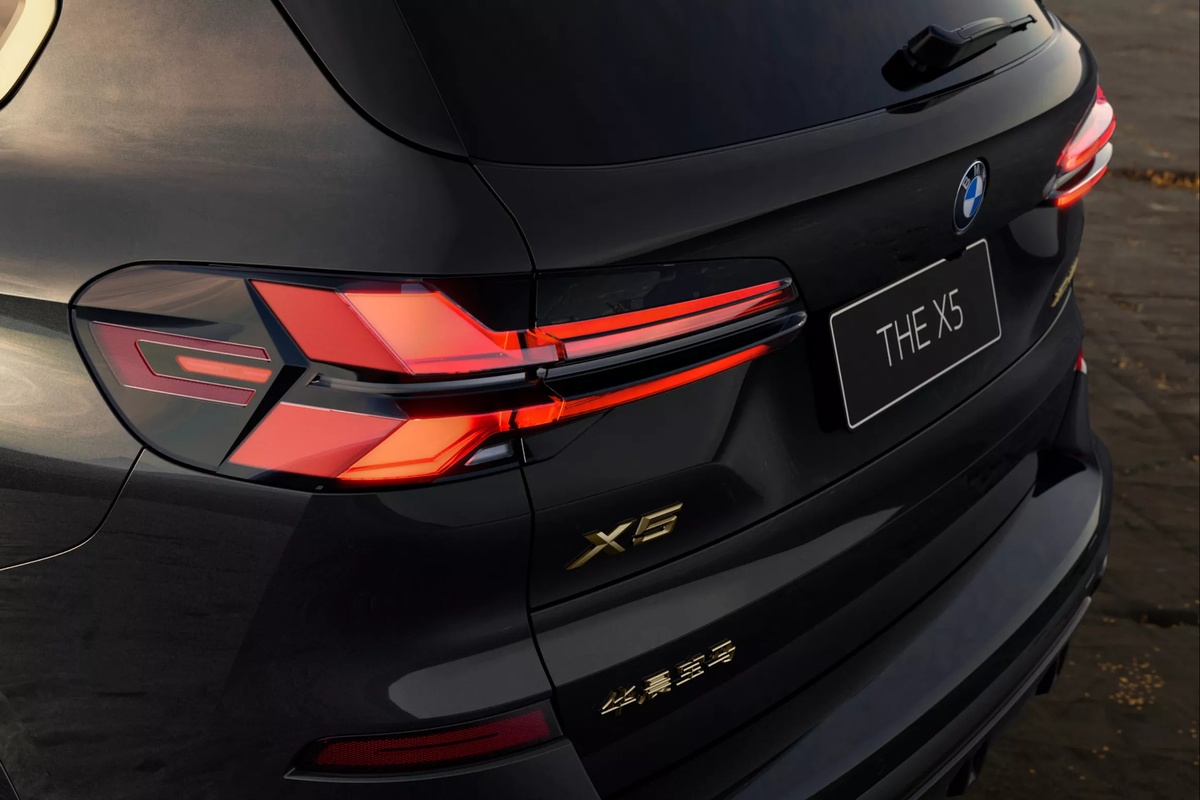 BMW X5 Dark Flame Edition nổi bật với ngoại thất viền vàng