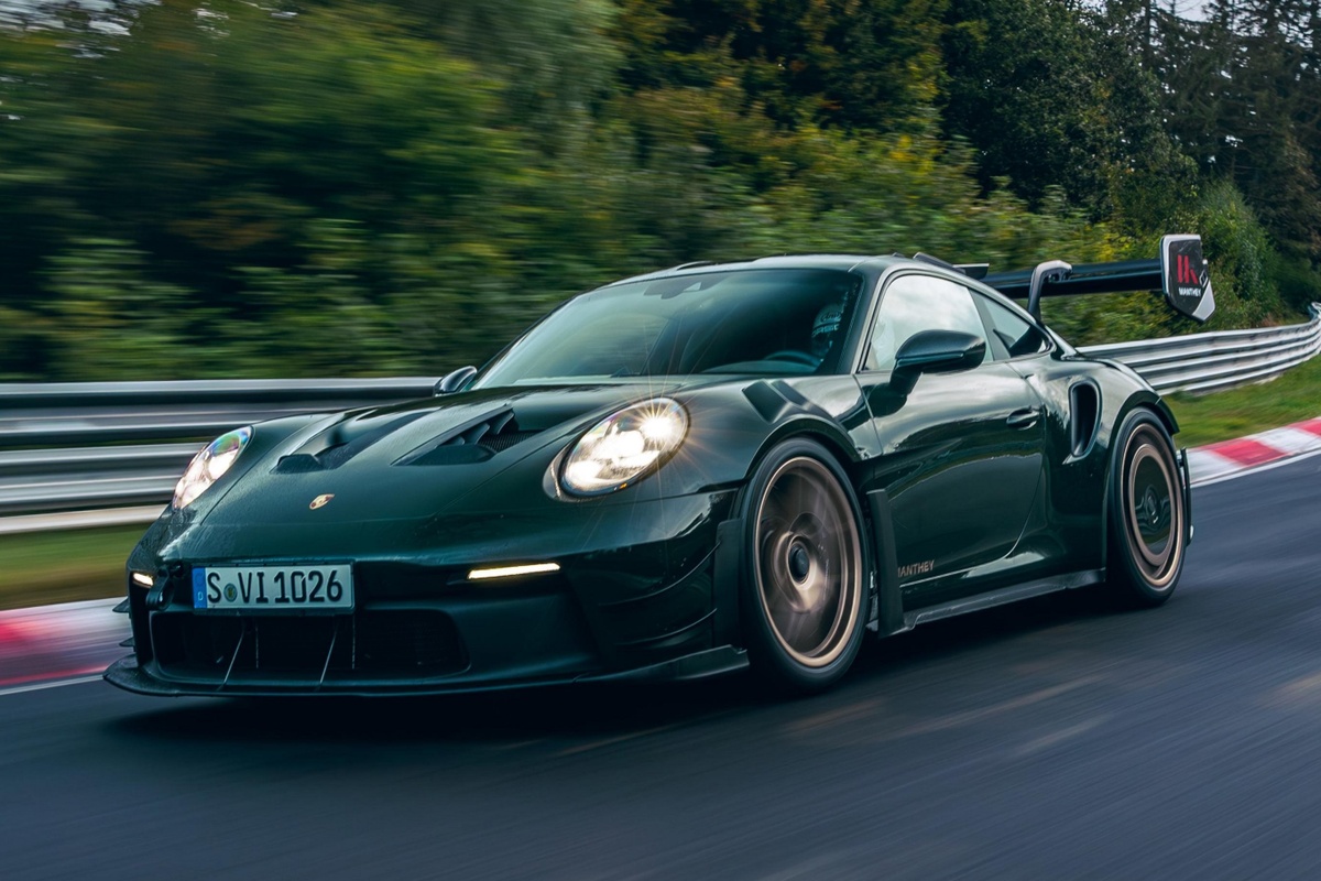 Porsche 911 GT3 RS hầm hố hơn với gói độ Manthey