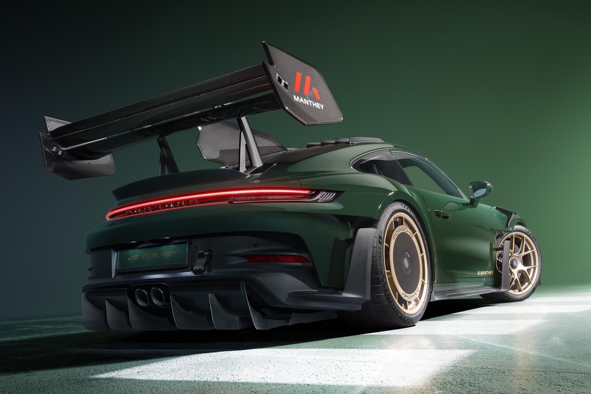 Porsche 911 GT3 RS hầm hố hơn với gói độ Manthey