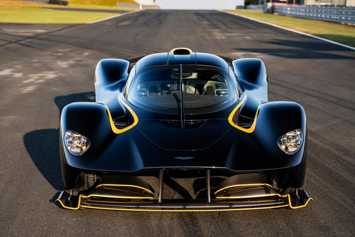 Siêu xe Aston Martin Valkyrie Spider đầu tiên có mặt tại Mỹ