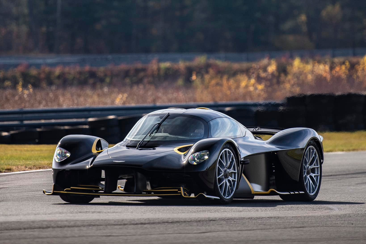 Siêu xe Aston Martin Valkyrie Spider đầu tiên có mặt tại Mỹ