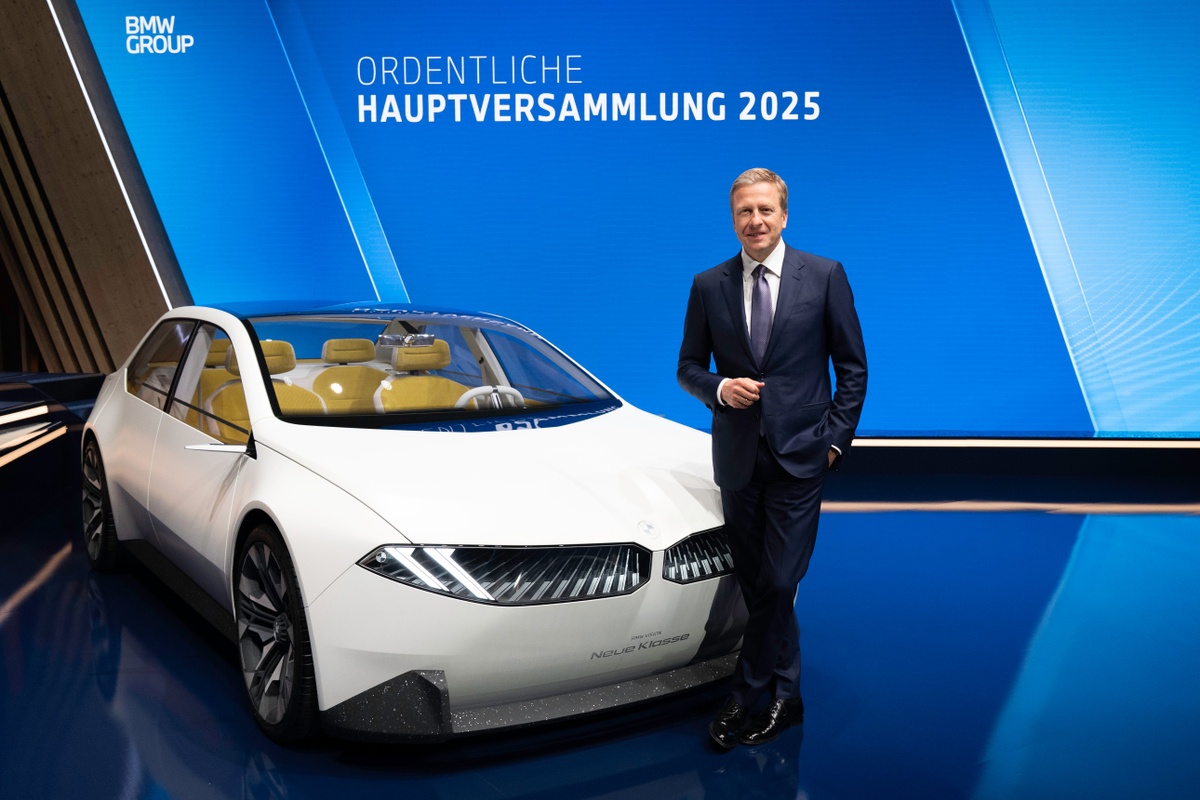 chau au,  xe dien,  cam xe xang,  2035 anh 1