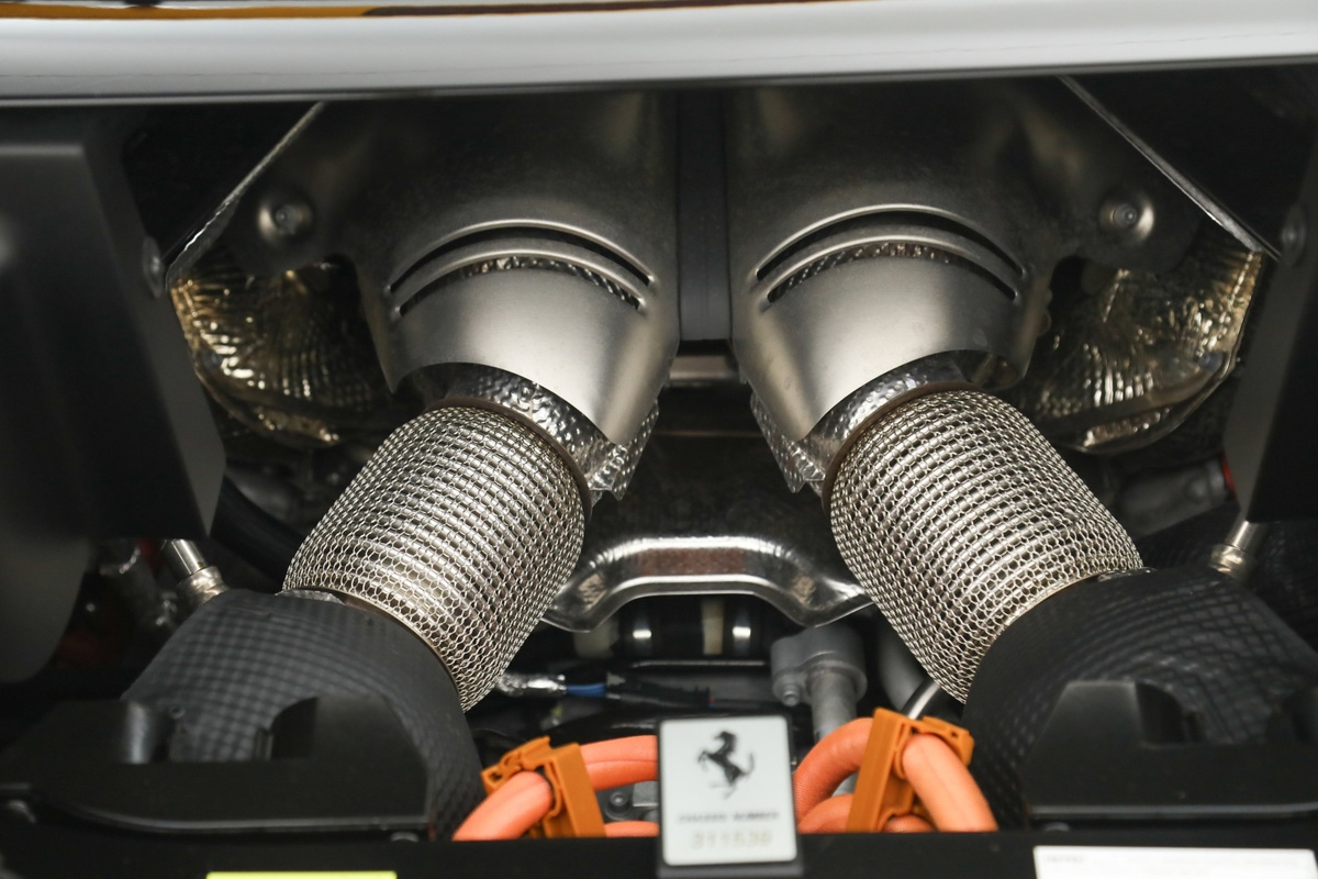 lisa,  blackpink,  ferrari,  296,  296 gts,  296 gtb,  ferrari 296,  ferrari 296 gts,  ferrari 296 gtb,  sieu xe,  ca si anh 8