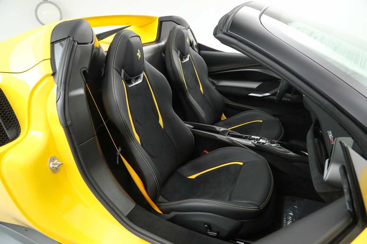 lisa,  blackpink,  ferrari,  296,  296 gts,  296 gtb,  ferrari 296,  ferrari 296 gts,  ferrari 296 gtb,  sieu xe,  ca si anh 7