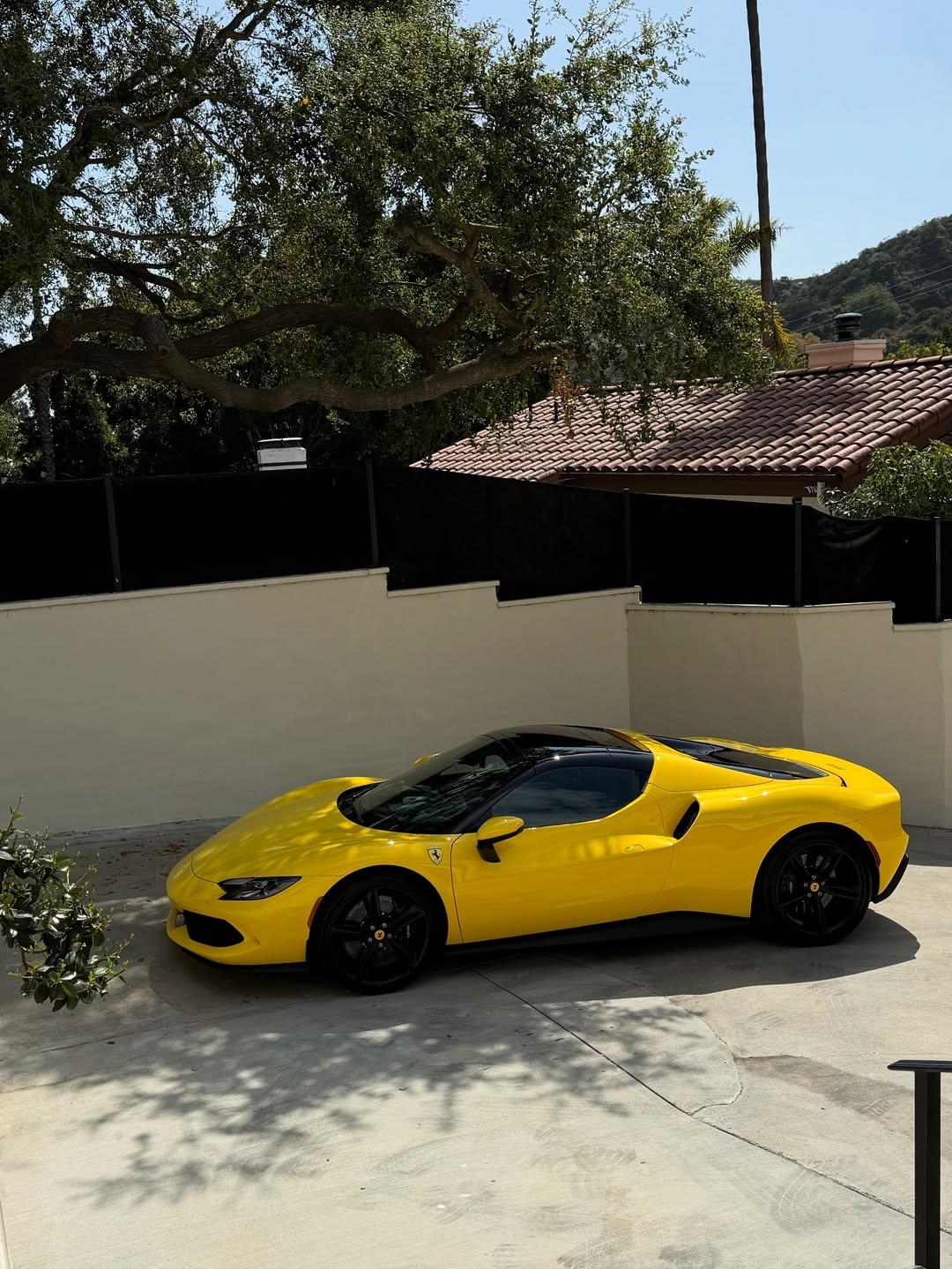 lisa,  blackpink,  ferrari,  296,  296 gts,  296 gtb,  ferrari 296,  ferrari 296 gts,  ferrari 296 gtb,  sieu xe,  ca si anh 1