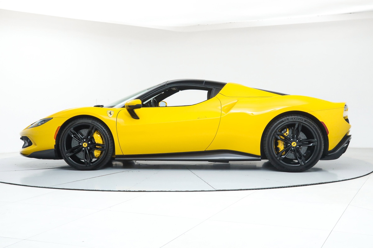 lisa,  blackpink,  ferrari,  296,  296 gts,  296 gtb,  ferrari 296,  ferrari 296 gts,  ferrari 296 gtb,  sieu xe,  ca si anh 6