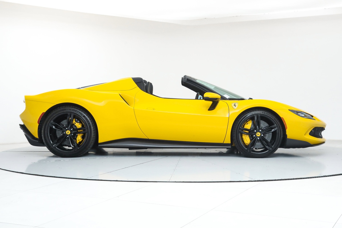 lisa,  blackpink,  ferrari,  296,  296 gts,  296 gtb,  ferrari 296,  ferrari 296 gts,  ferrari 296 gtb,  sieu xe,  ca si anh 9