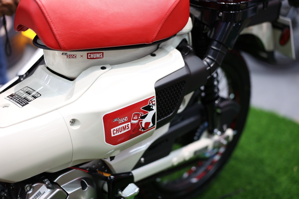 Chi tiết thân xe Honda CT125 Chums Limited Edition