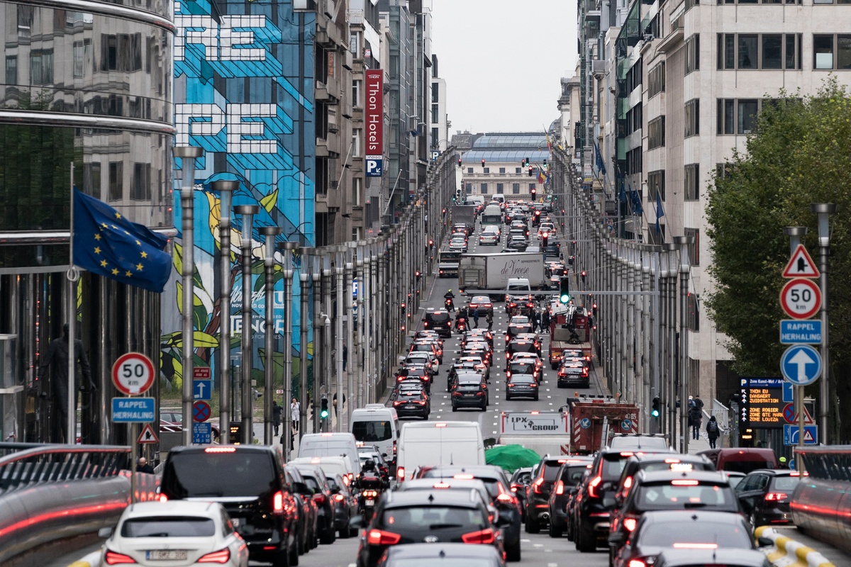 chau au,  xe dien,  cam xe xang,  2035 anh 2