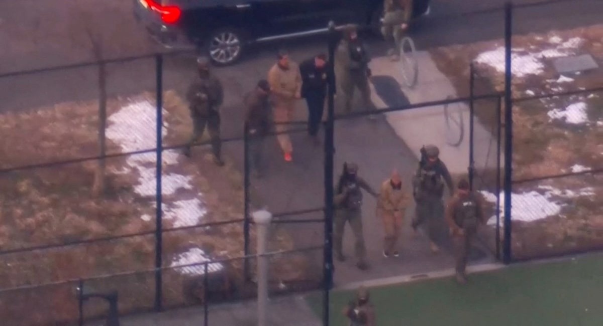 Tổng thống Venezuela rời nhà giam, lên đường đến tòa án ở New York