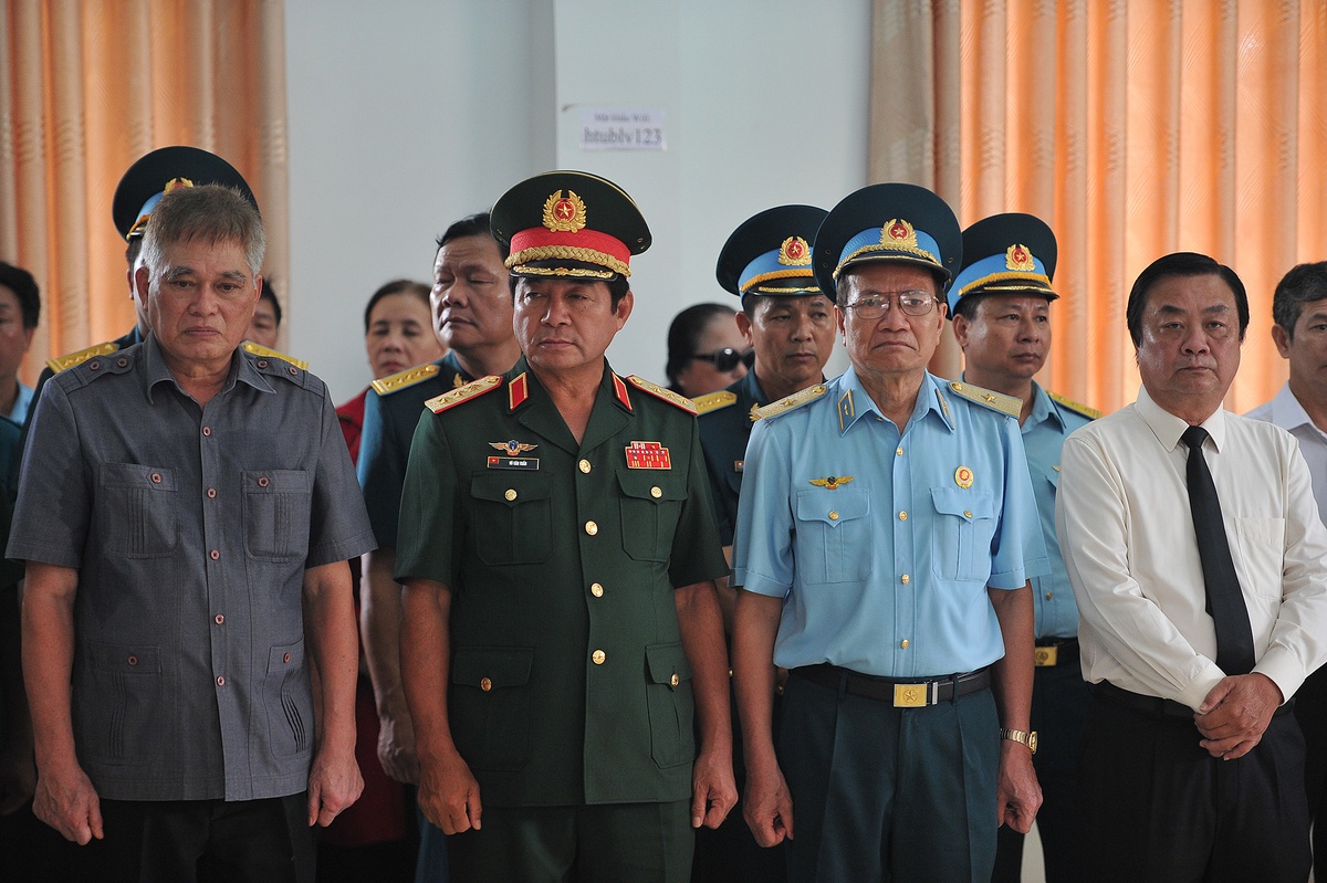 anh hung Nguyen Van Bay ve voi dat me anh 1
