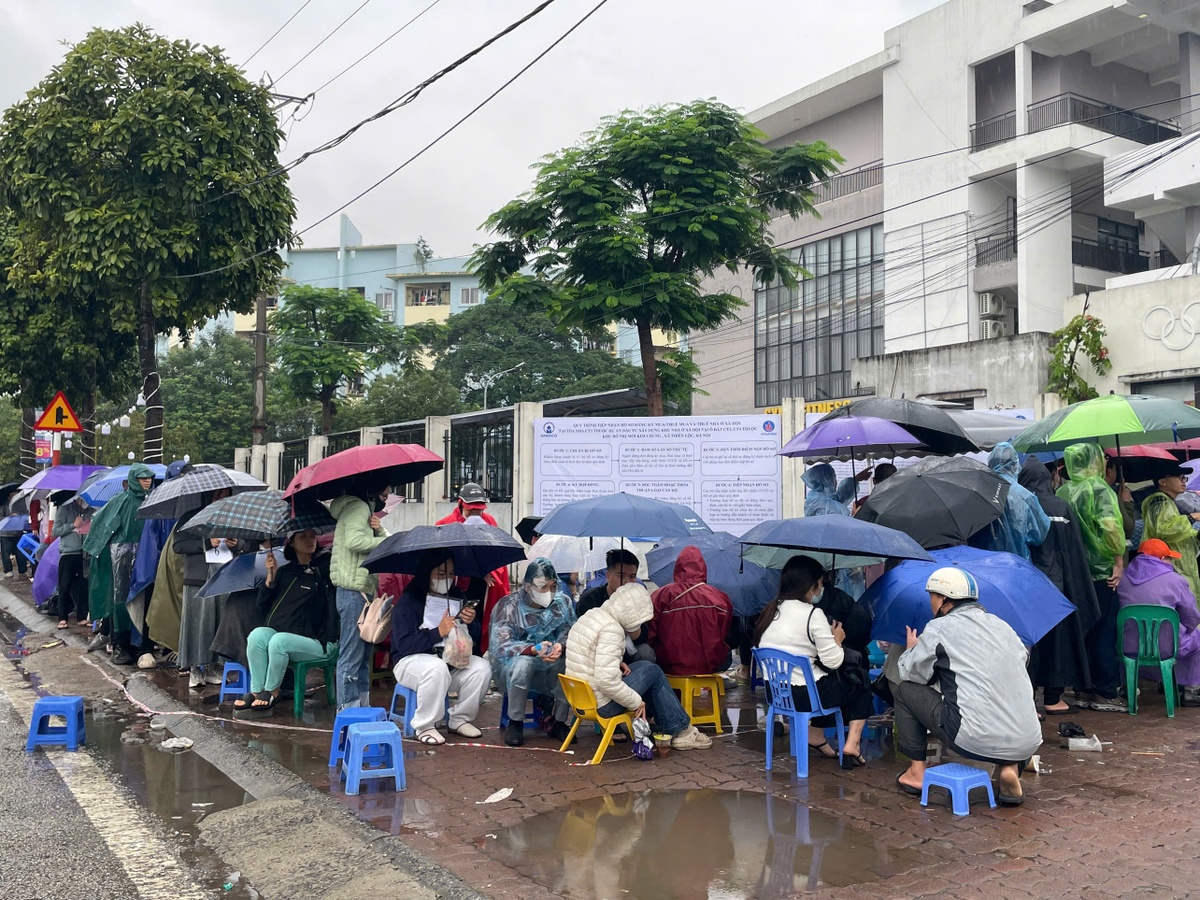Vì sao người Hà Nội thức đêm, chen lấn để kiếm suất mua nhà xã hội?