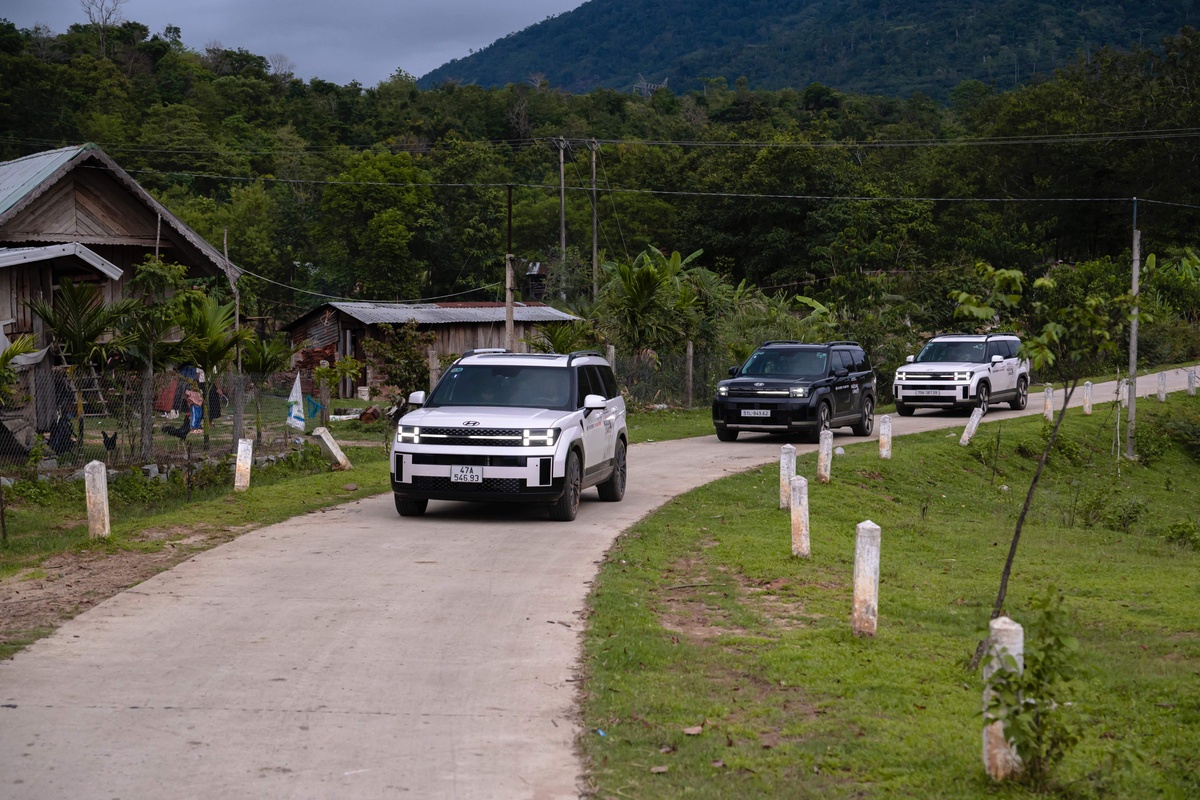 Hyundaii Santa Fe moi anh 3