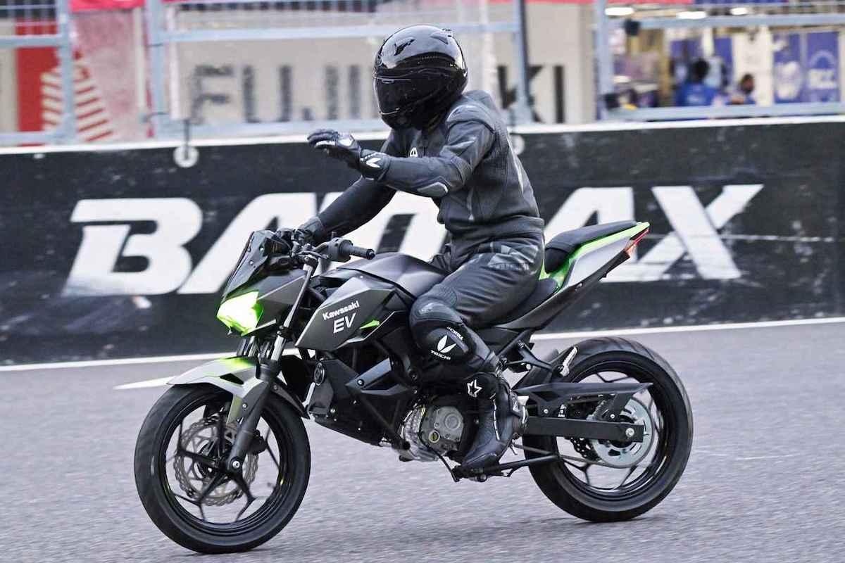 Xe may dien Kawasaki anh 2
