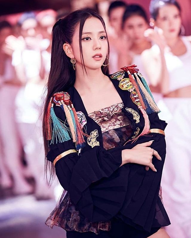 BlackPink mac hanbok cach tan anh 4