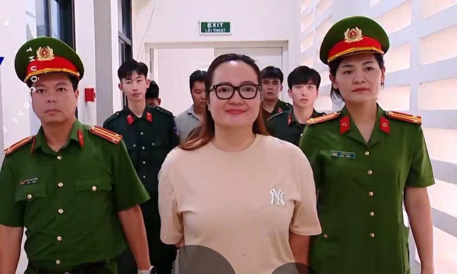 Hoang Huong bi bat anh 2