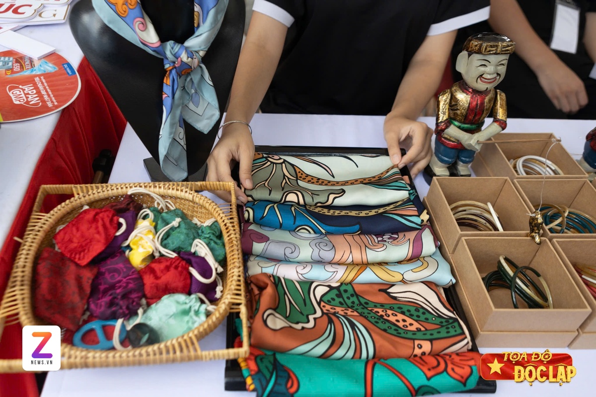 lua to vang,  Nguyen Thanh Huong lua,  To Vang Viet Nam, hoi sinh hoa van co,  lua to tam Viet, phat trien lua truyen thong anh 5