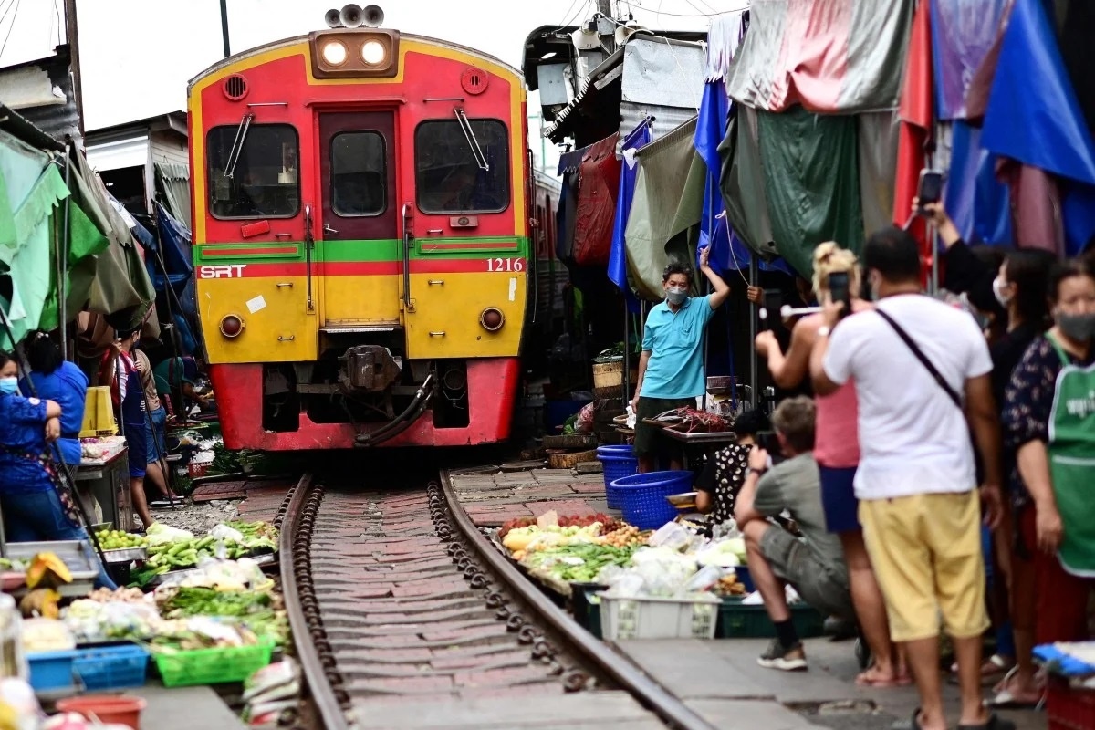 Cho duong tau Thai Lan anh 1