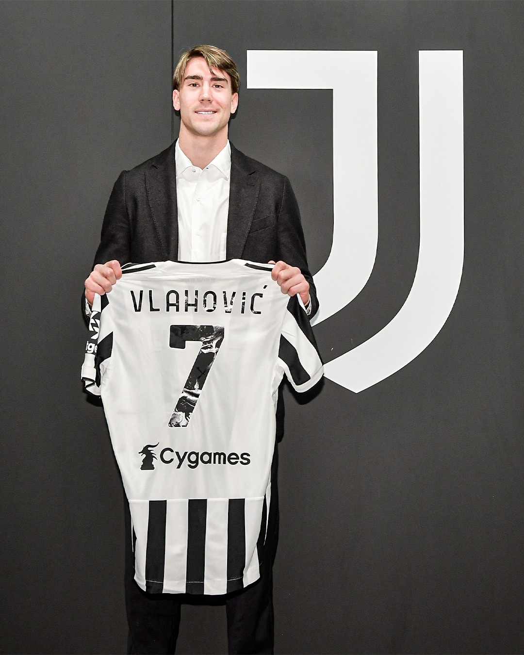 Vlahovic gia nhap Juventus anh 1