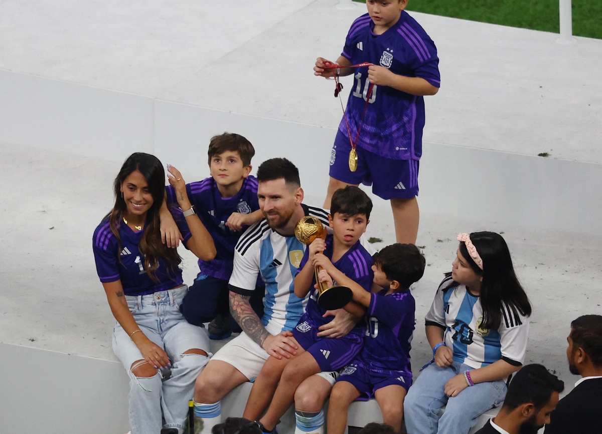 Mateo Messi trains him 4