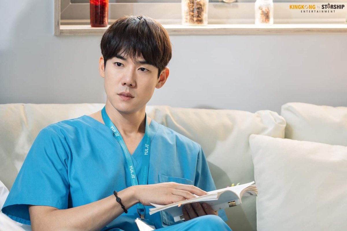 Hospital Playlist anh 2