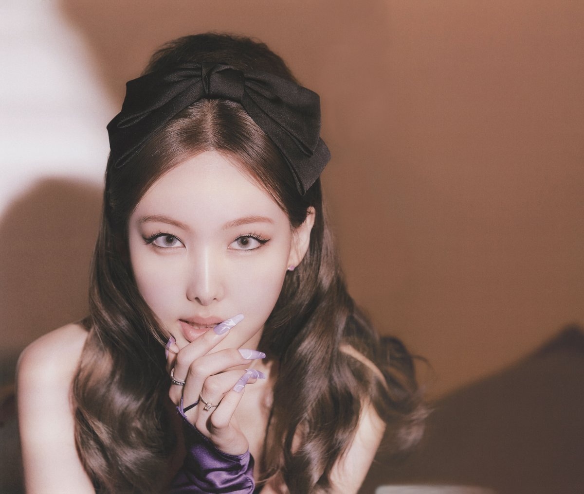 Na Yeon lai la thanh vien dau tien cua TWICE duoc ra mat solo? anh 2