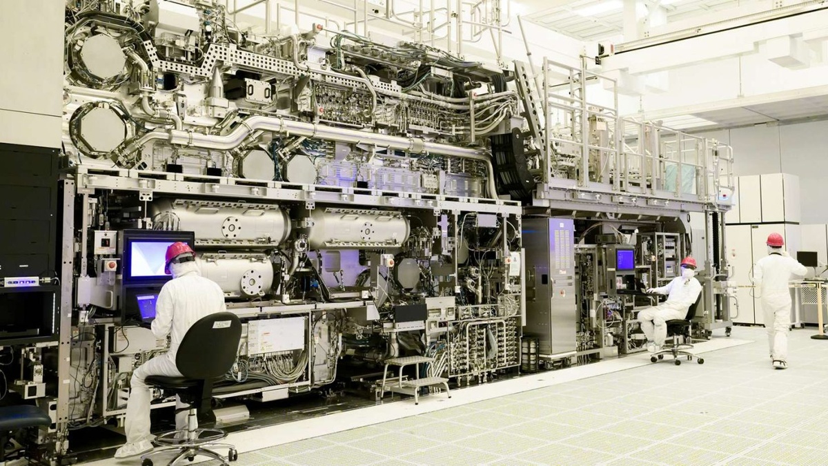 newsroom_intel_high_na_euv_2.jpg.rendition.intel_.web_.1648.927_1456x819.jpg