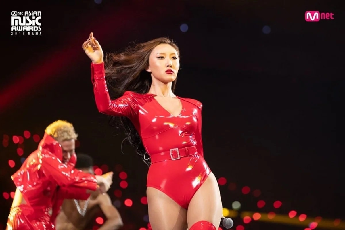 Hwasa mac ho anh 1