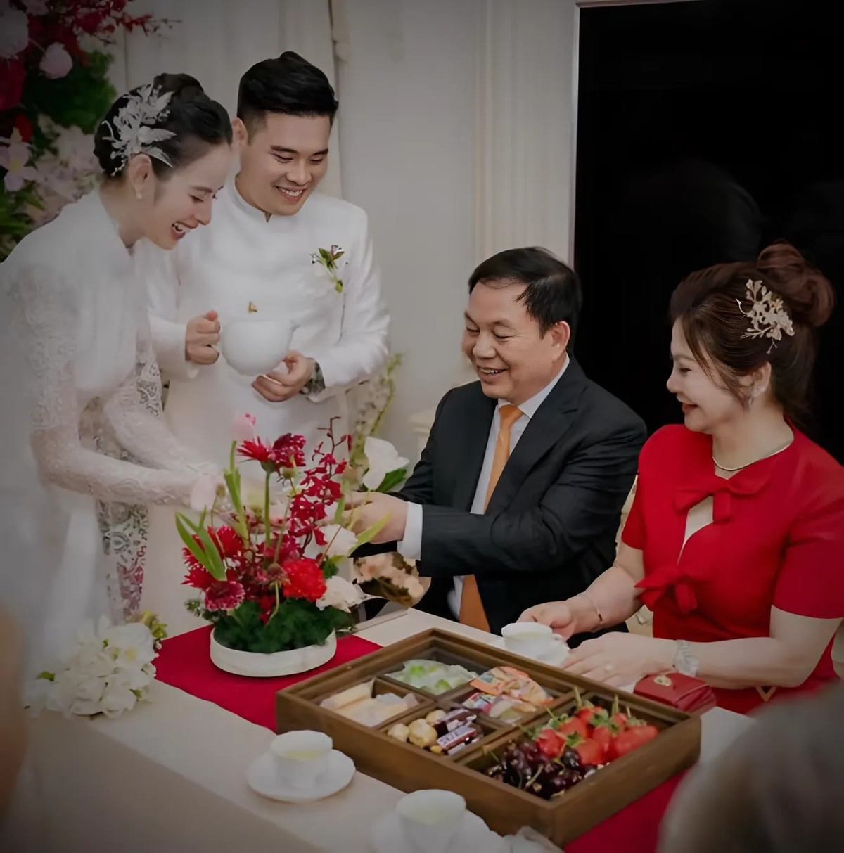 Huong Lien cuoi,  chong Huong Lien,  Tuan Ngoc,  Huong Lien Tuan Ngoc,  The Face,  Huong Lien The Face anh 1