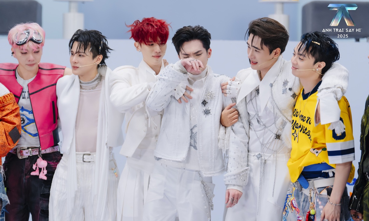 Anh trai "say hi" anh 1