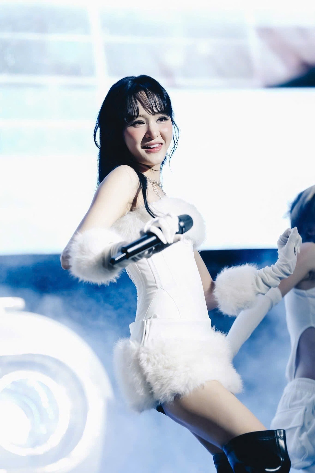 Hien Ho quy goi anh 8