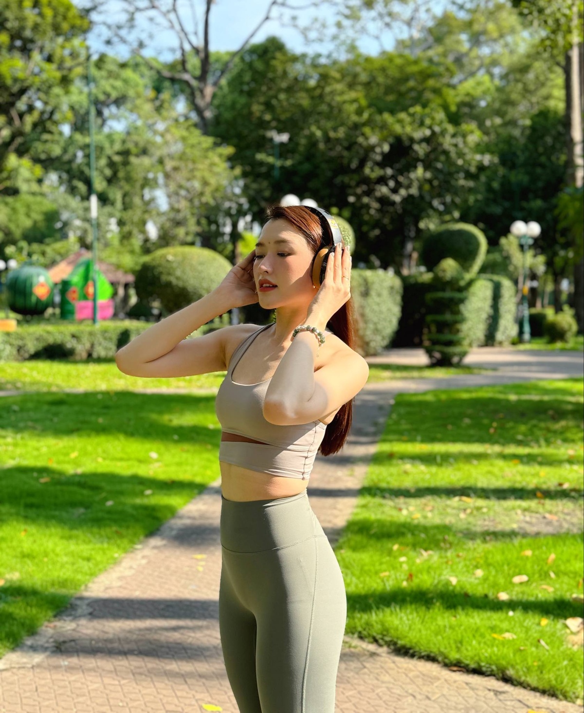 Angela Phuong Trinh, Angela Phuong Trinh co bap, Angela Phuong Trinh an chay,  an chay tap gym,  the hinh,  the hinh an chay anh 1