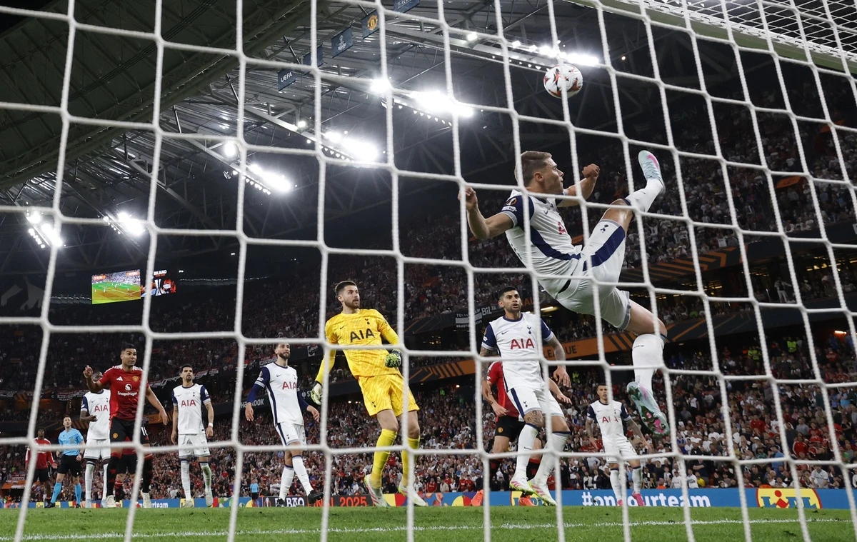 MU dau Tottenham anh 3