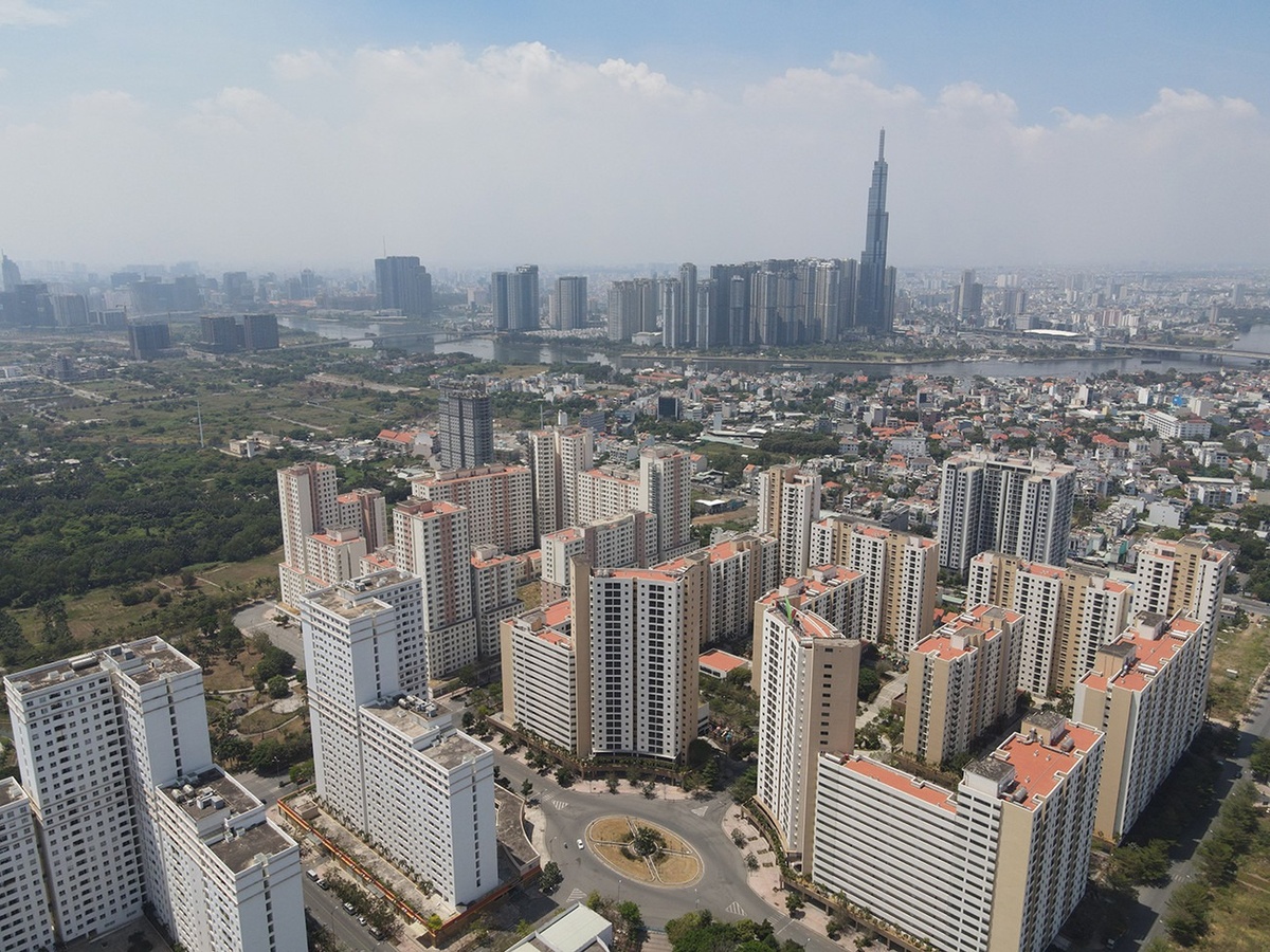 Giá nhà TP.HCM cao, người mua chật vật 1 Trong nửa đầu năm nay, thị trường bất động sản chưa thực sự hồi phục. Ảnh: Znews