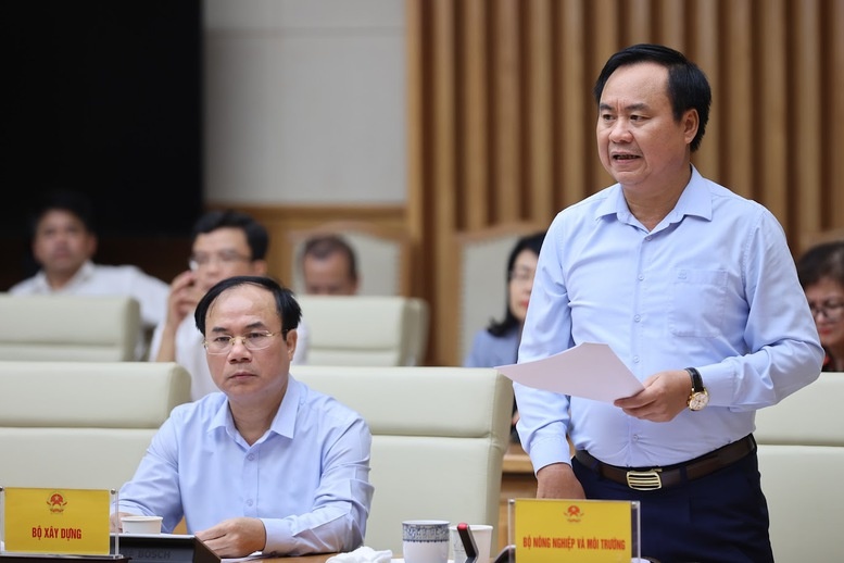 Thủ tướng: Không tạo 'giấy phép con', giảm gánh nặng cho doanh nghiệp