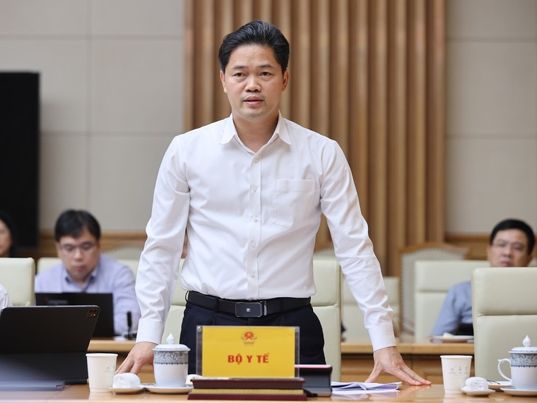 Thủ tướng: Không tạo 'giấy phép con', giảm gánh nặng cho doanh nghiệp