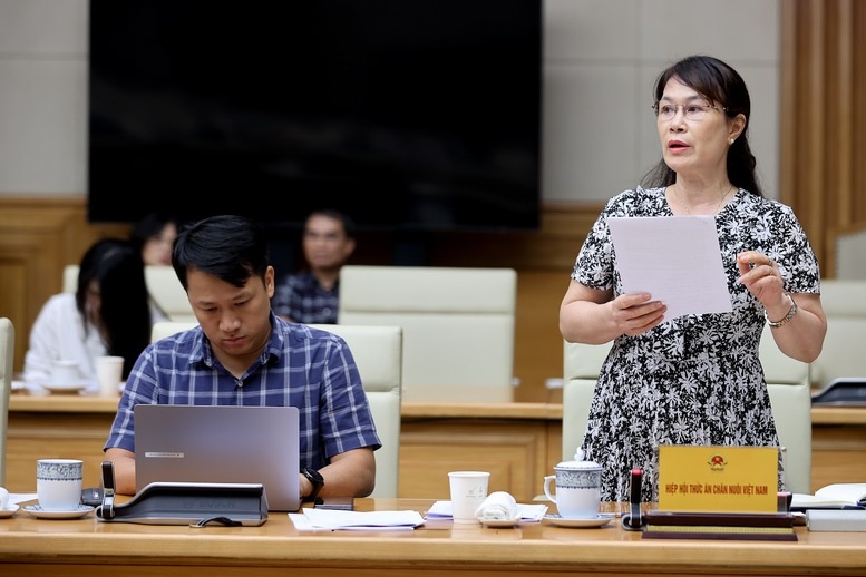 Thủ tướng: Không tạo 'giấy phép con', giảm gánh nặng cho doanh nghiệp