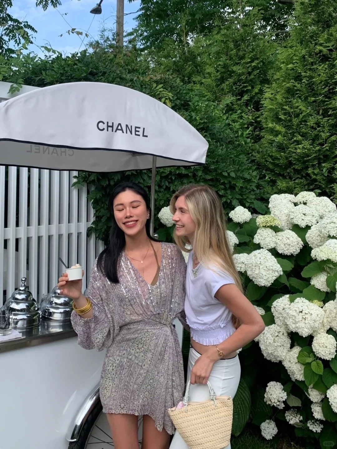 buc anh tren Instagram,  Hamptons,  Chi phi xa xi,  gioi thuong luu,  vung dat nghi duong,  thien duong nghi duong, chi em thuong luu anh 3