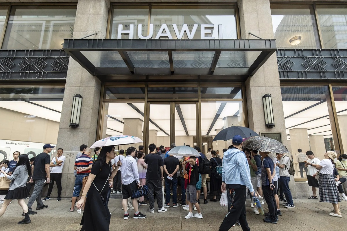Huawei bi My cam anh 2