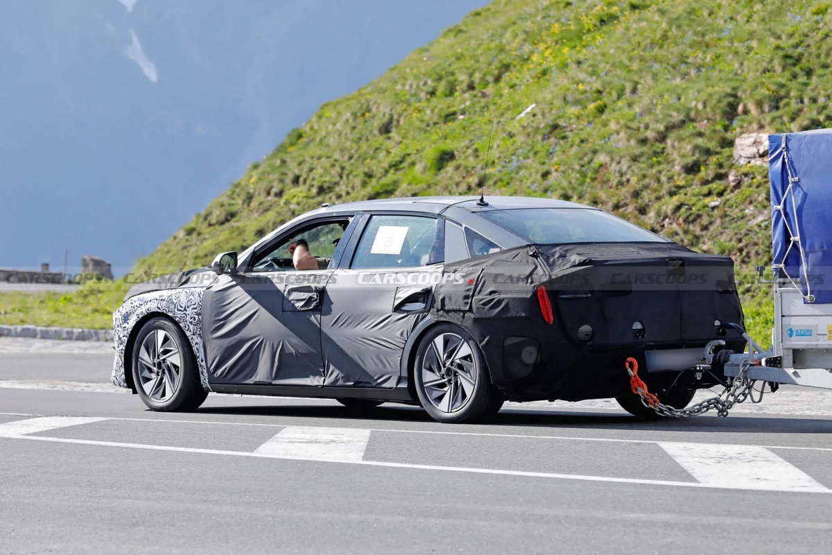 https://photo.znews.vn/w1200/Uploaded/yqdlmdxwp/2026_06_23/2027_Hyundai_Elantra_622_10_2048.jpg