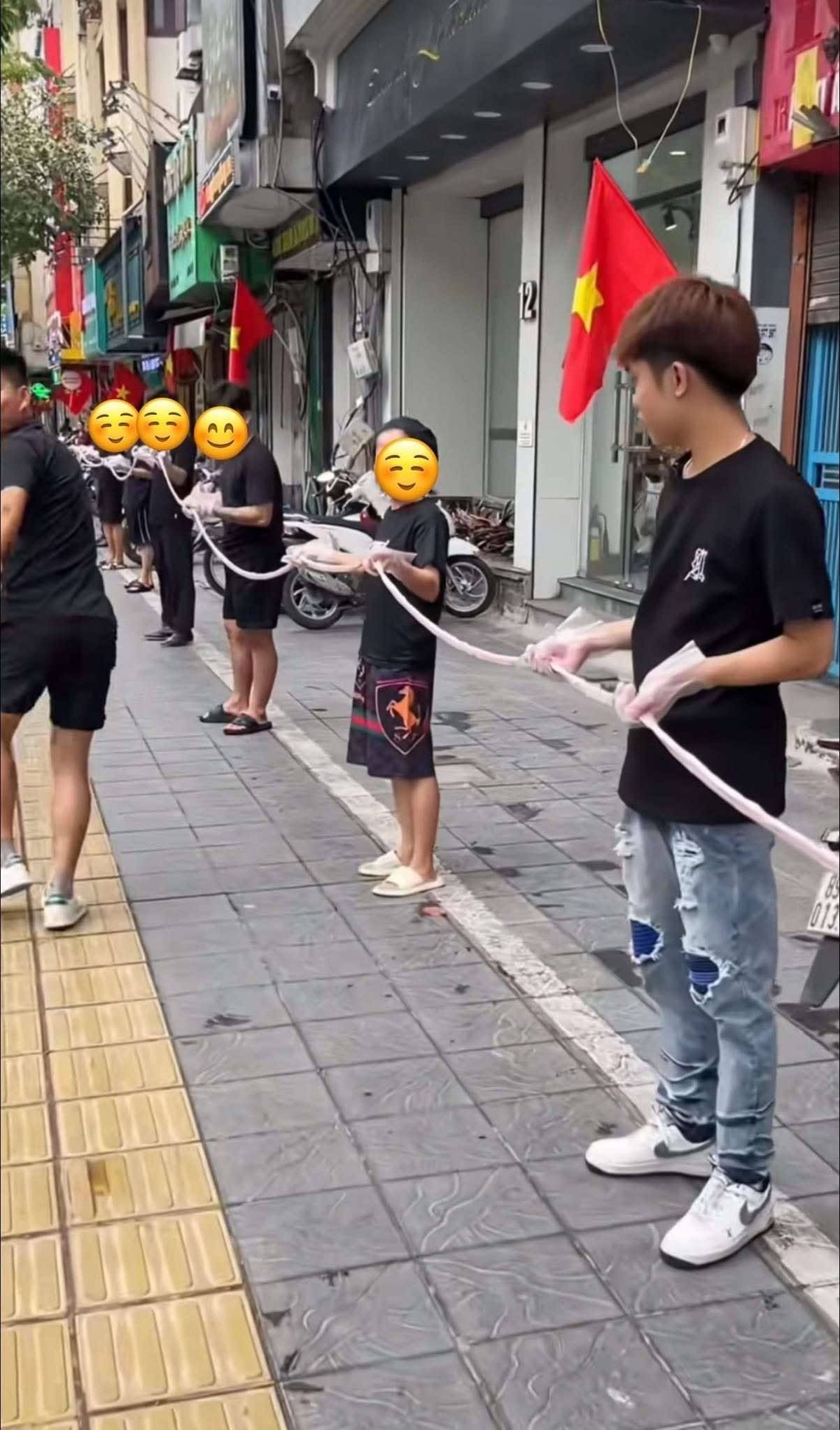 Toàn cảnh ồn ào lòng xe điếu: 'Mỹ vị nhân gian' hay cú lừa thời TikTok