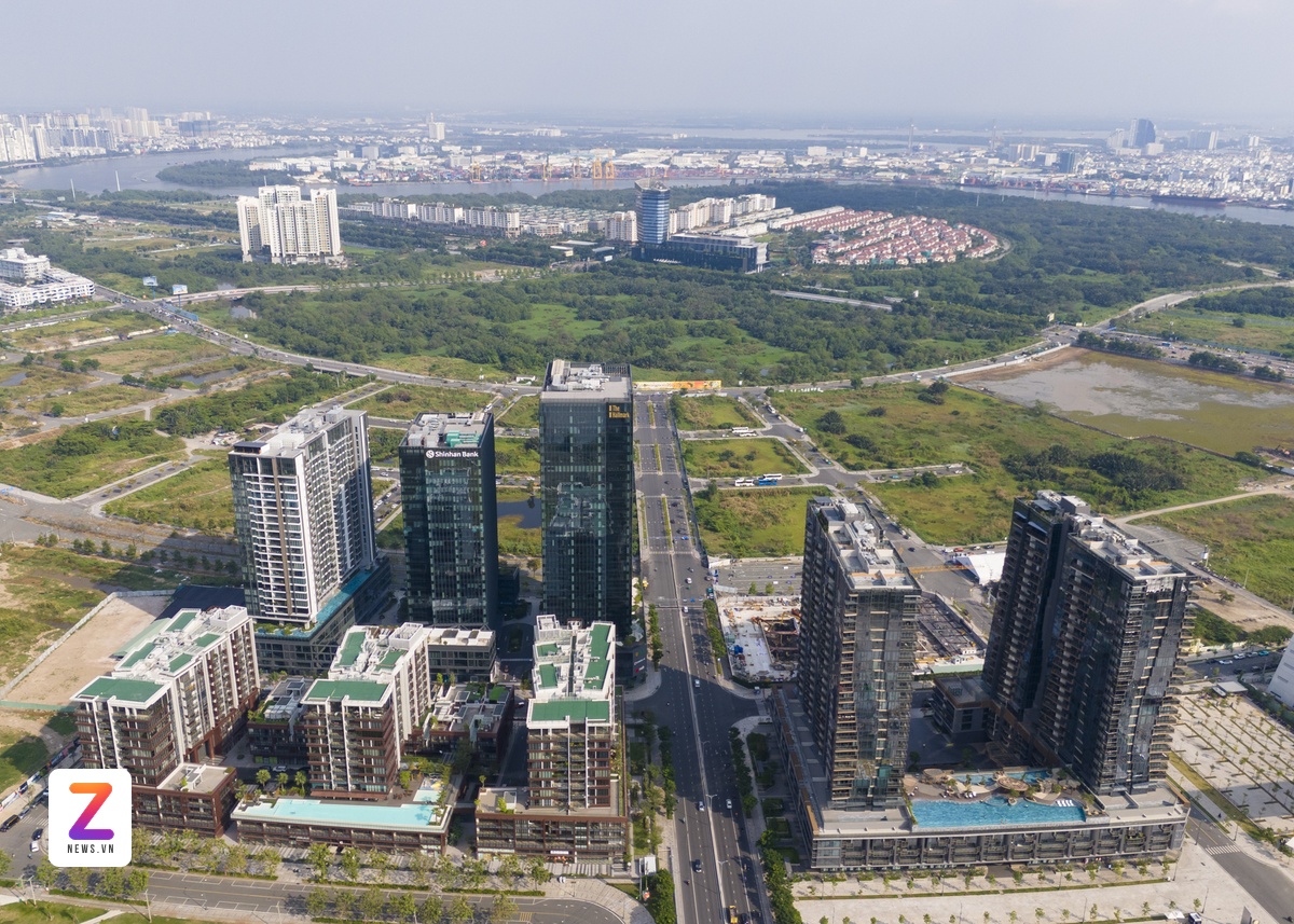 Các tòa văn phòng ở Thủ Thiêm hiện đã đạt tỷ lệ lấp đầy trên 90%, theo Savills. Ảnh: Quỳnh Danh.