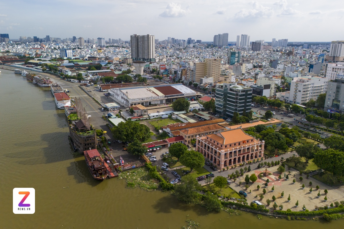 Ben Nha Rong anh 1