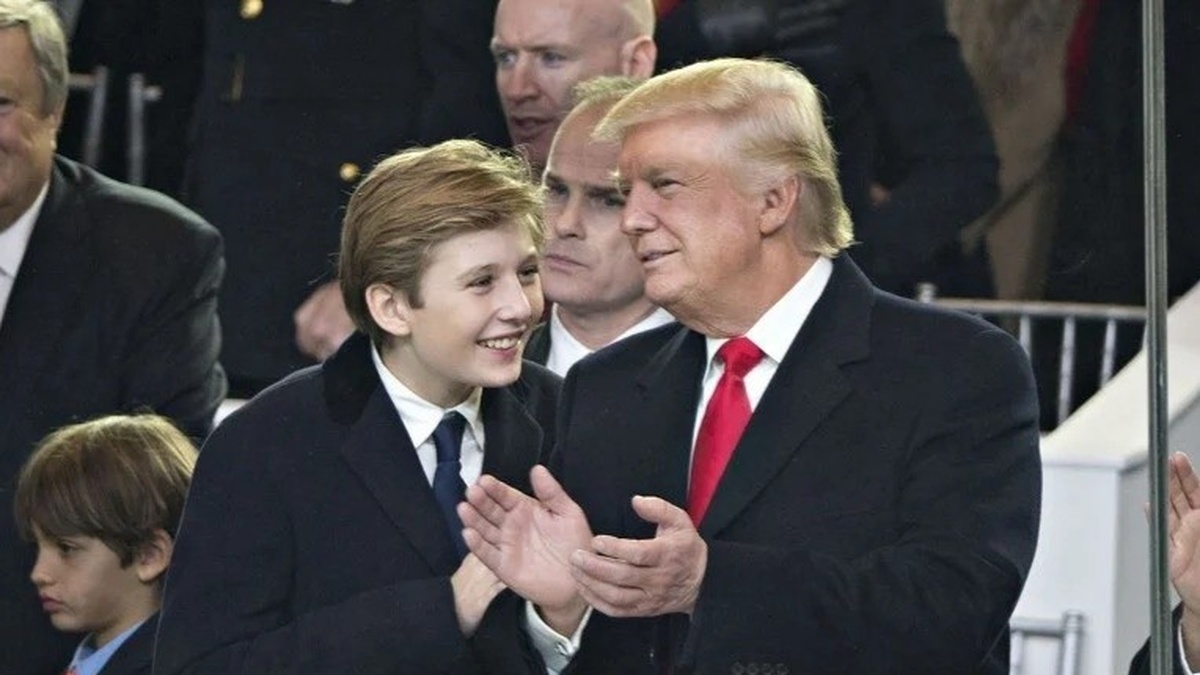 Barron Trump được cha ủng hộ sở thích bóng đá | Znews.vn