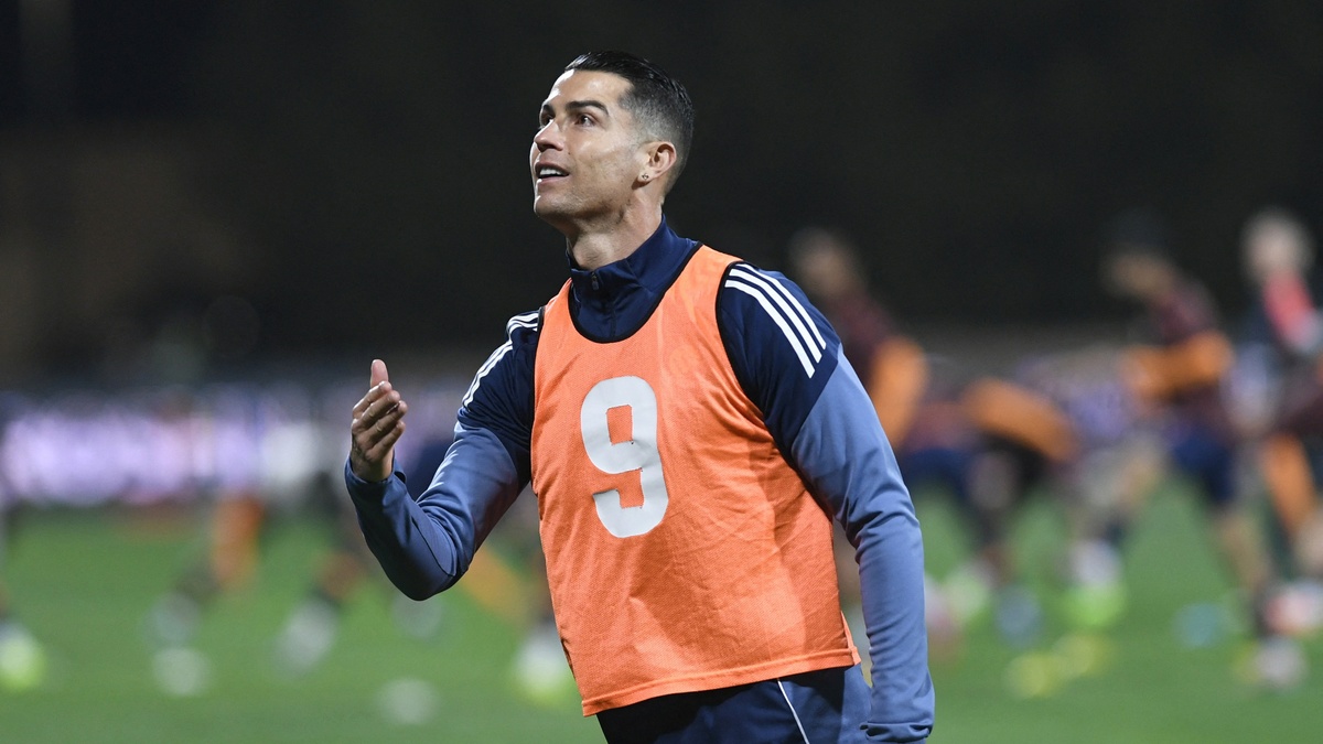 Ronaldo phải tập gấp 20 lần để chạm tới đẳng cấp như Messi' | Znews.vn